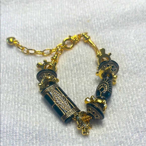Jewelry - Elegant Gold and Black Bracelet